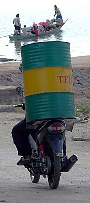 Motorbike with Oil Barrel by Asienreisender